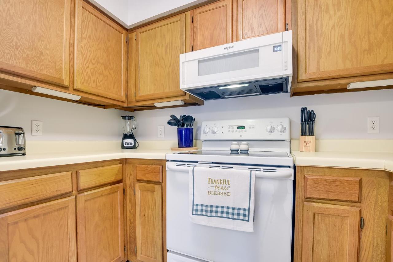 Sunny Condo - Private Ocean Isle Beach Access! 외부 사진