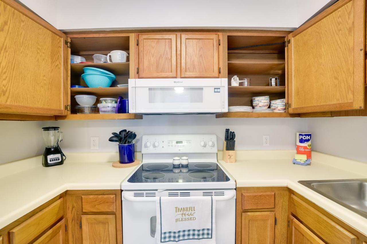 Sunny Condo - Private Ocean Isle Beach Access! 외부 사진
